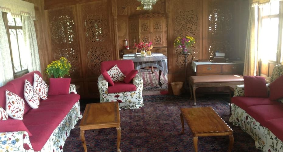 Butt's Clermont Houseboat, Srinagar 4
